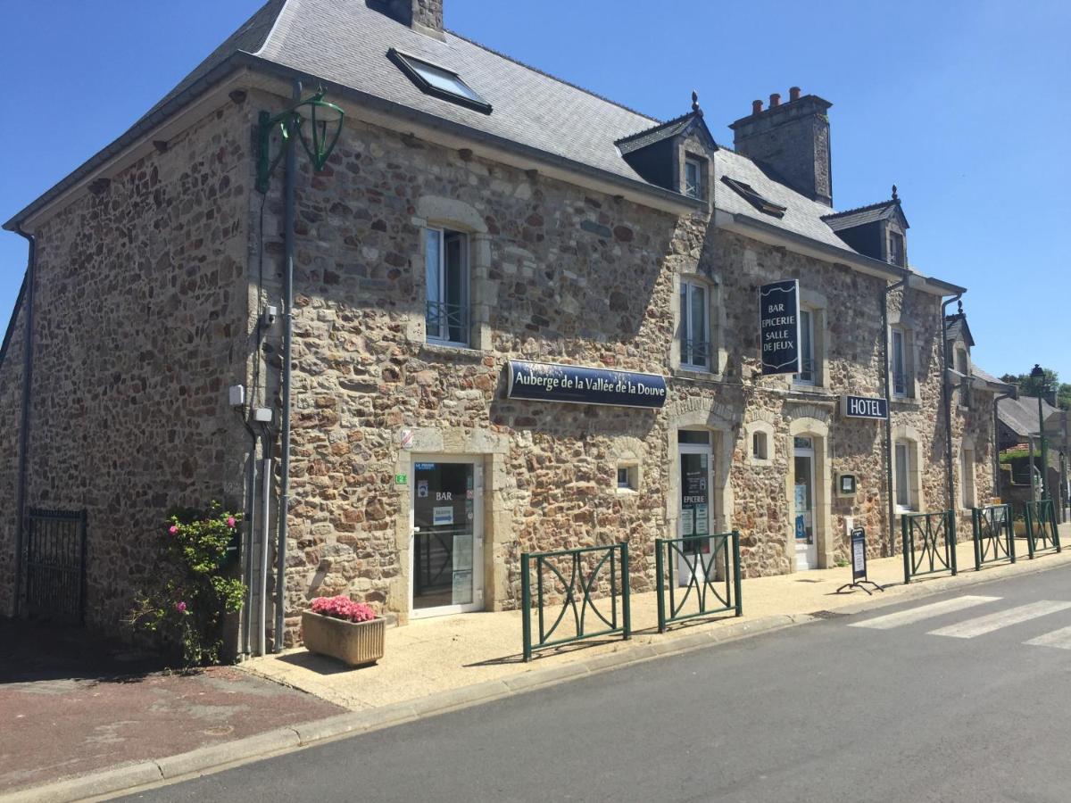 Auberge vallée de la douve L'Etang-Bertrand Exterior foto