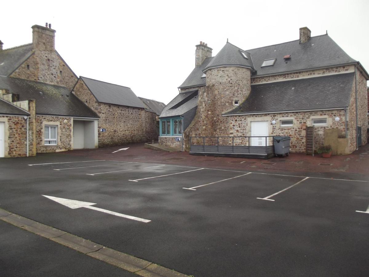 Auberge vallée de la douve L'Etang-Bertrand Exterior foto